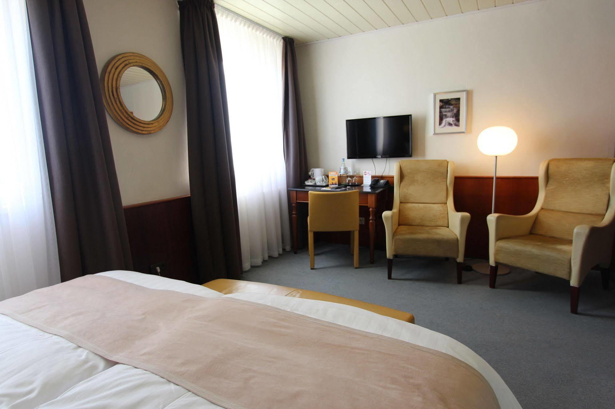 Boutique Hotel Restaurant Hollerather Hof Hellenthal Extérieur photo