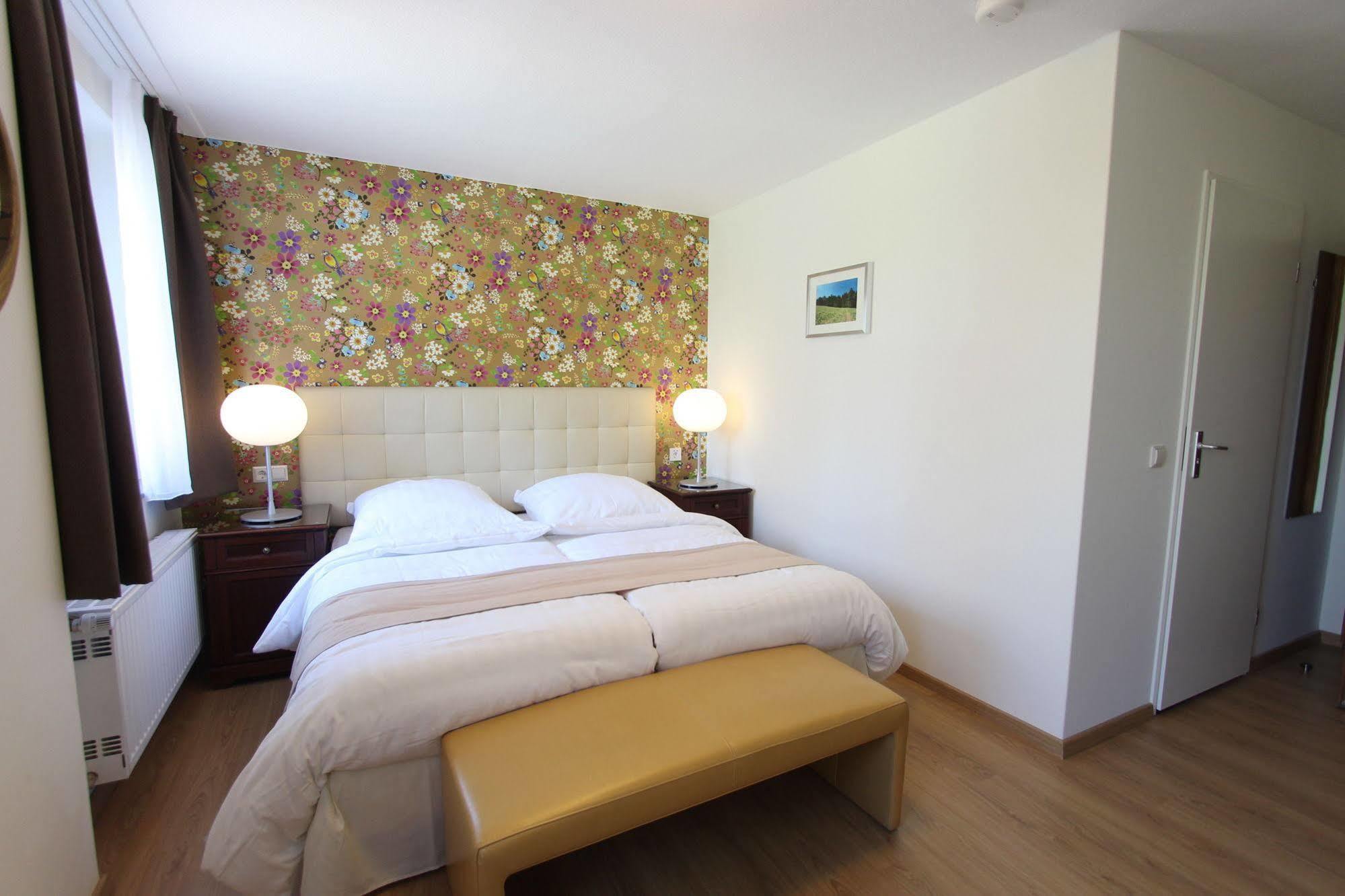 Boutique Hotel Restaurant Hollerather Hof Hellenthal Extérieur photo